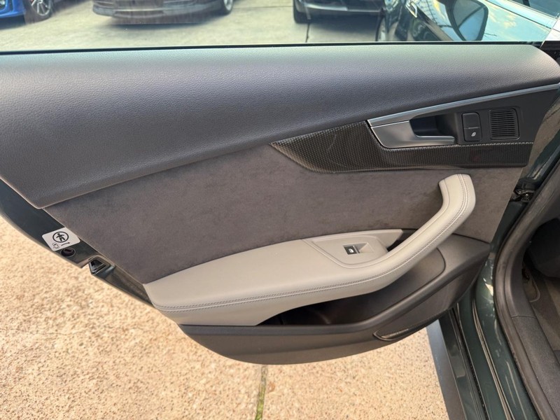 Audi S5 Sportback Vehicle Full-screen Gallery Image 19