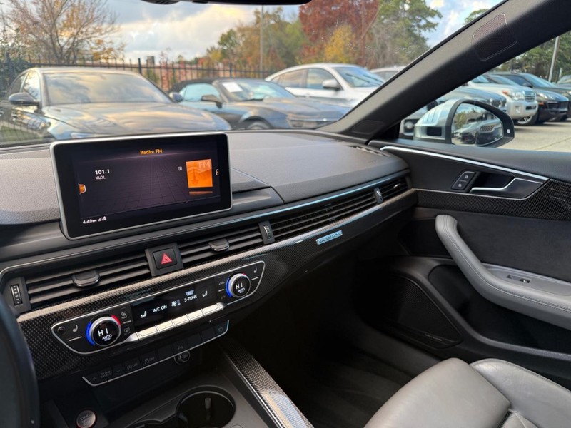 Audi S5 Sportback Vehicle Full-screen Gallery Image 25