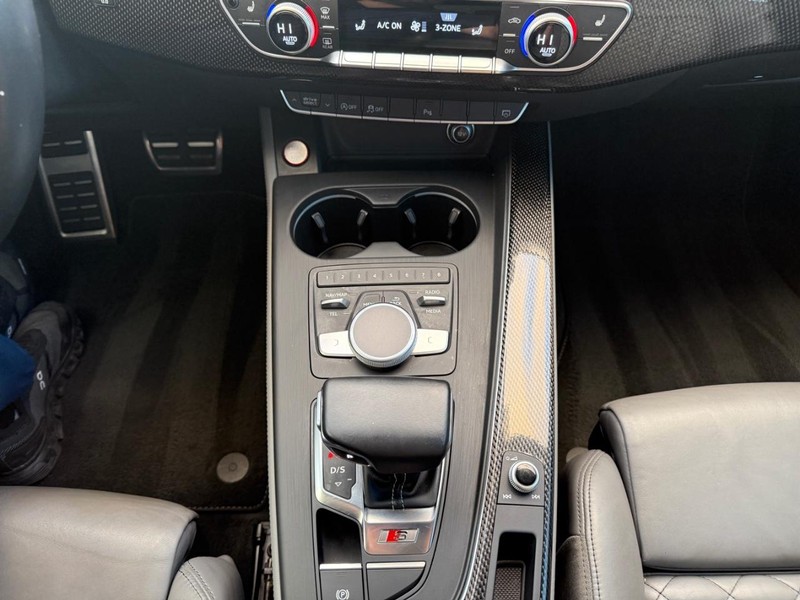 Audi S5 Sportback Vehicle Full-screen Gallery Image 26