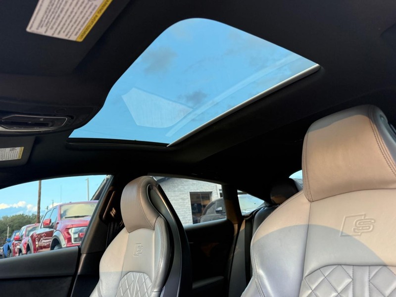 Audi S5 Sportback Vehicle Full-screen Gallery Image 27