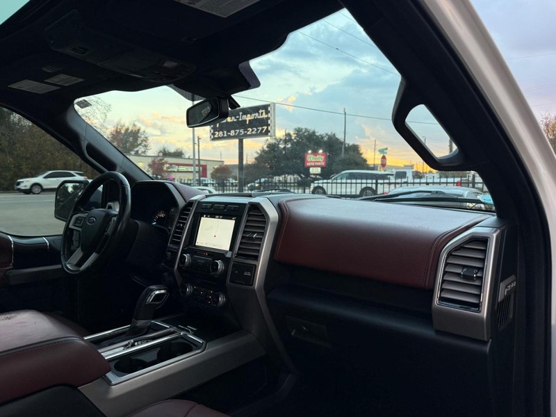 Ford F-150 Vehicle Full-screen Gallery Image 13