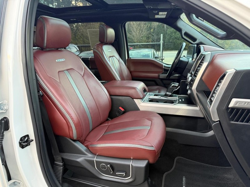 Ford F-150 Vehicle Full-screen Gallery Image 14