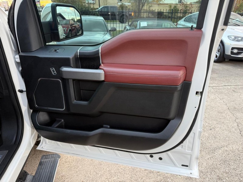 Ford F-150 Vehicle Full-screen Gallery Image 15