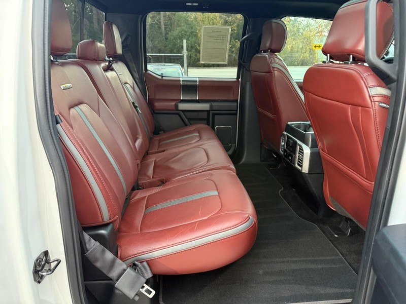 Ford F-150 Vehicle Full-screen Gallery Image 16