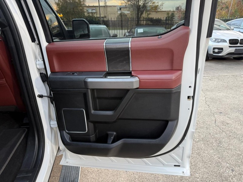 Ford F-150 Vehicle Full-screen Gallery Image 17