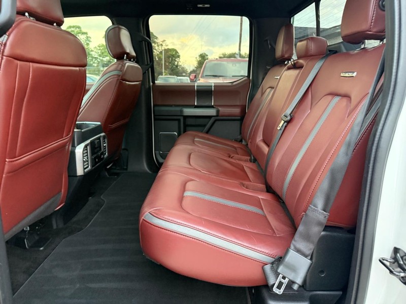 Ford F-150 Vehicle Full-screen Gallery Image 18