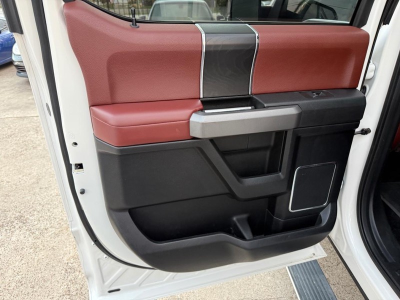 Ford F-150 Vehicle Full-screen Gallery Image 19