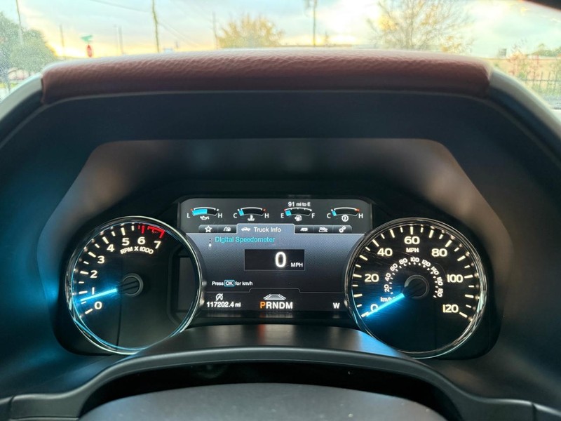 Ford F-150 Vehicle Full-screen Gallery Image 22