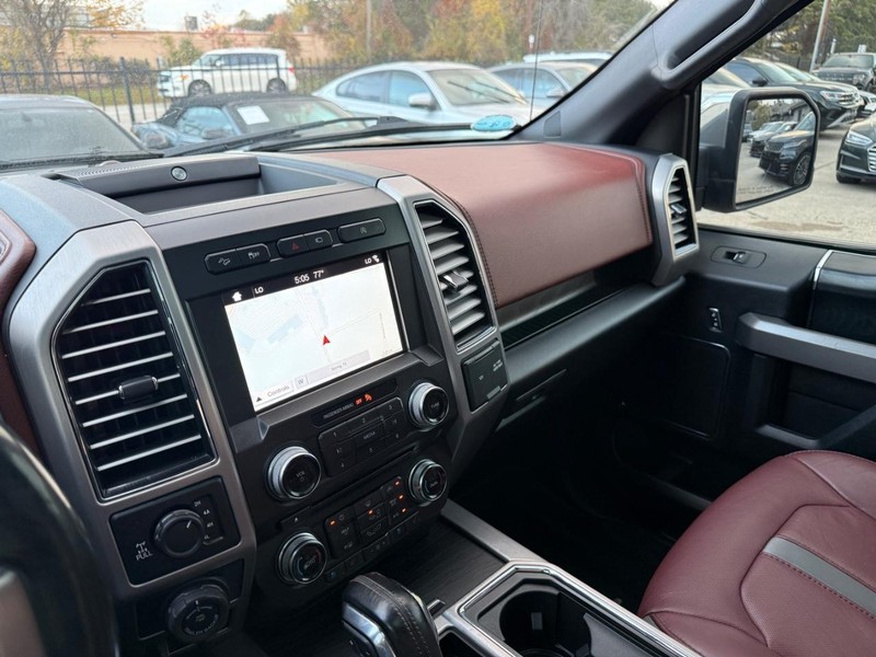 Ford F-150 Vehicle Full-screen Gallery Image 23