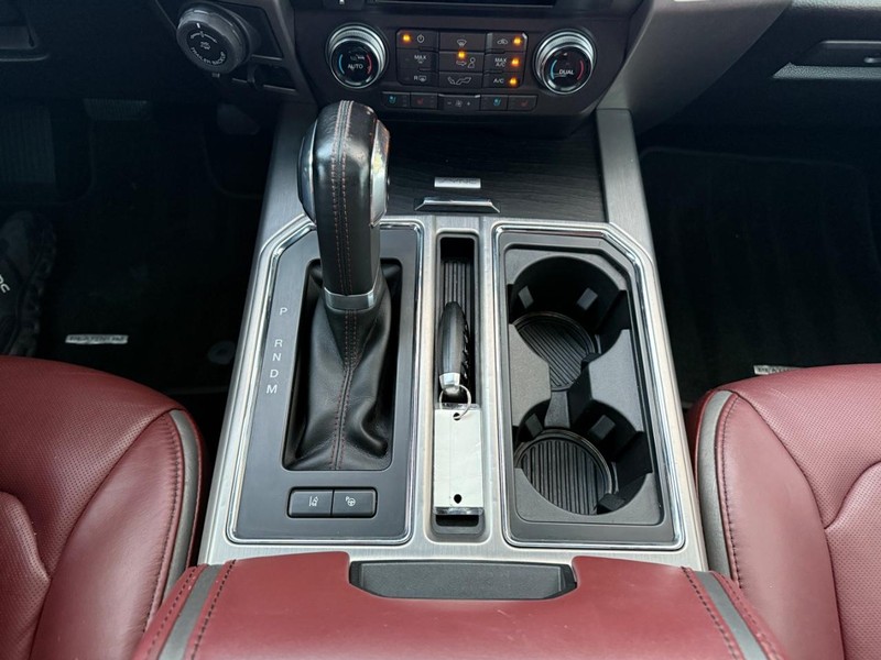 Ford F-150 Vehicle Full-screen Gallery Image 24