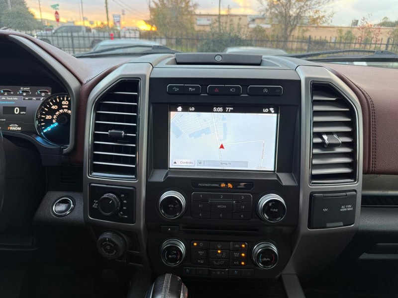 Ford F-150 Vehicle Full-screen Gallery Image 25