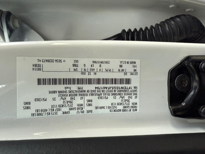 Ford F-150 Vehicle Full-screen Gallery Image 31