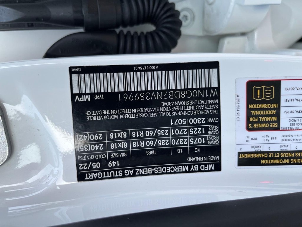 Mercedes-Benz GLC 300 Vehicle Full-screen Gallery Image 29