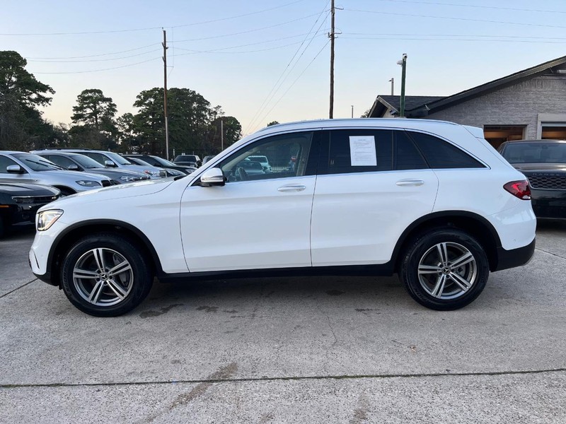 Mercedes-Benz GLC 300 Vehicle Full-screen Gallery Image 09