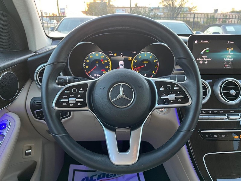 Mercedes-Benz GLC 300 Vehicle Full-screen Gallery Image 20