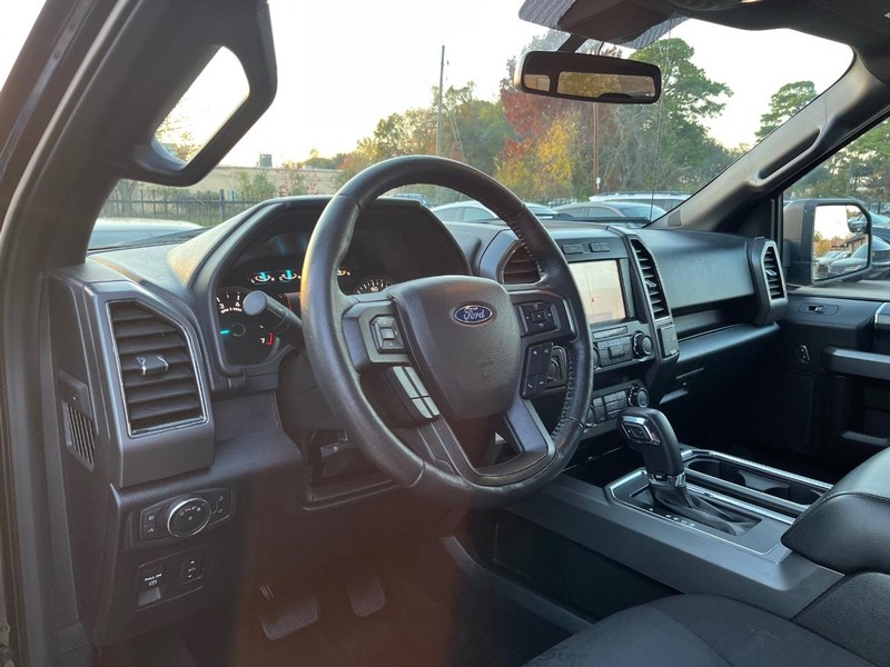 Ford F-150 Vehicle Full-screen Gallery Image 10