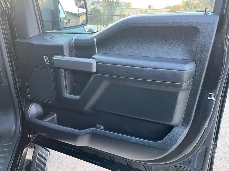 Ford F-150 Vehicle Full-screen Gallery Image 15