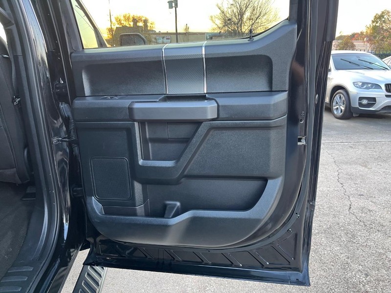 Ford F-150 Vehicle Full-screen Gallery Image 17