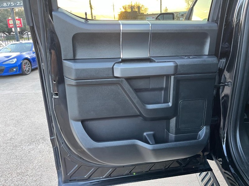 Ford F-150 Vehicle Full-screen Gallery Image 19