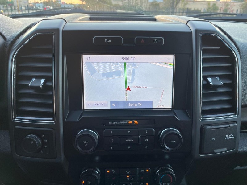 Ford F-150 Vehicle Full-screen Gallery Image 21