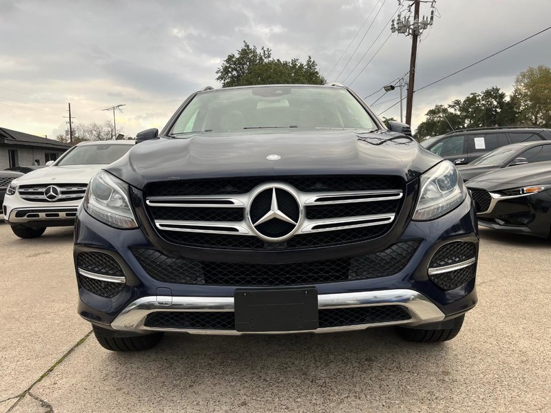 Mercedes-Benz GLE 350 Vehicle Full-screen Gallery Image 02