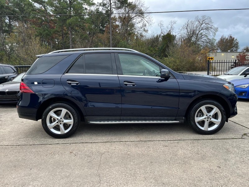 Mercedes-Benz GLE 350 Vehicle Full-screen Gallery Image 05