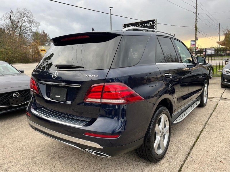 Mercedes-Benz GLE 350 Vehicle Full-screen Gallery Image 06