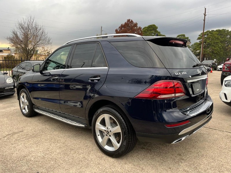 Mercedes-Benz GLE 350 Vehicle Full-screen Gallery Image 08