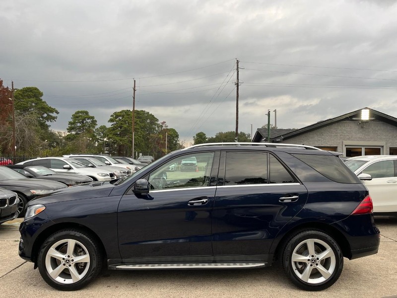 Mercedes-Benz GLE 350 Vehicle Full-screen Gallery Image 09