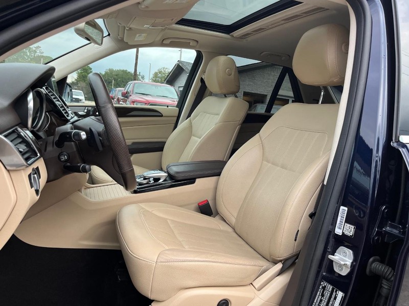 Mercedes-Benz GLE 350 Vehicle Full-screen Gallery Image 11