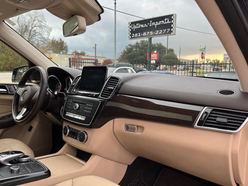 Mercedes-Benz GLE 350 Vehicle Full-screen Gallery Image 13