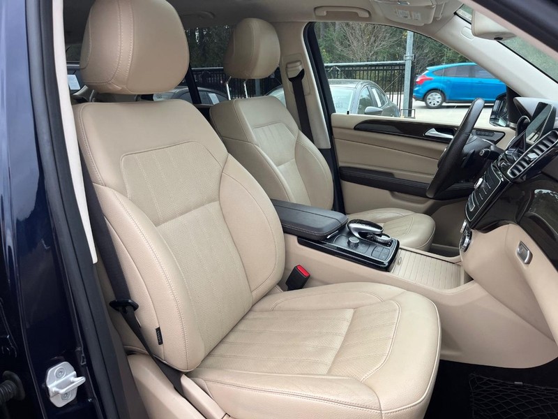 Mercedes-Benz GLE 350 Vehicle Full-screen Gallery Image 14