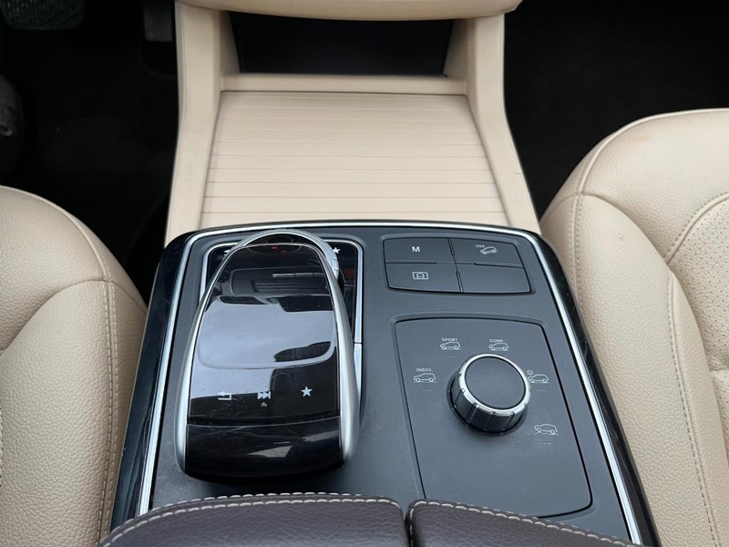 Mercedes-Benz GLE 350 Vehicle Full-screen Gallery Image 24