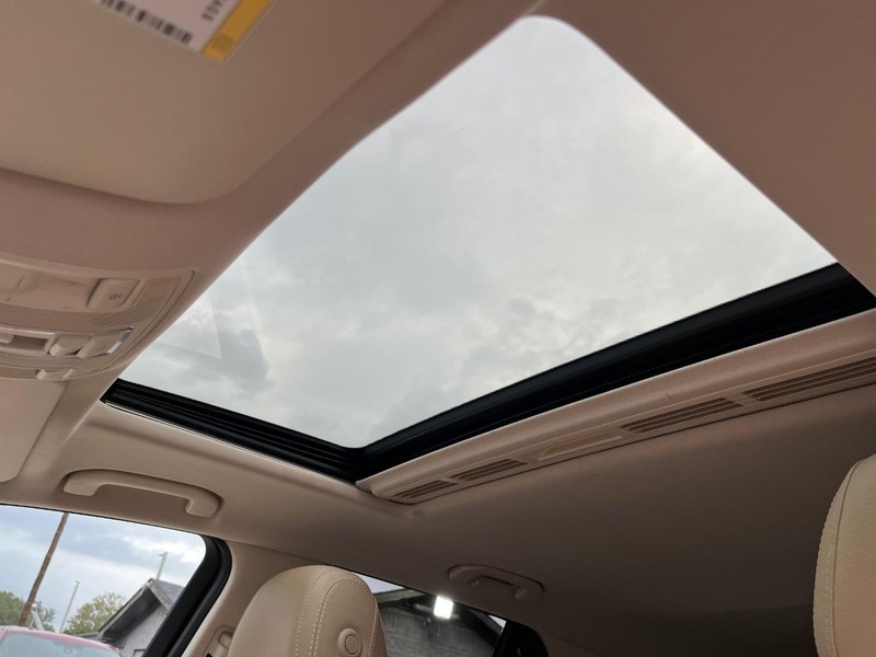 Mercedes-Benz GLE 350 Vehicle Full-screen Gallery Image 26