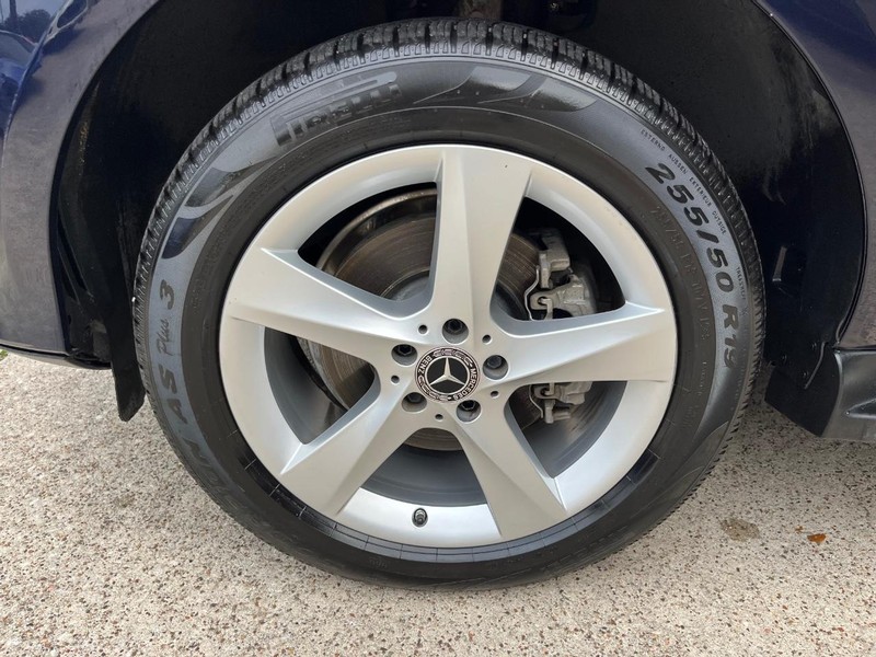 Mercedes-Benz GLE 350 Vehicle Full-screen Gallery Image 27