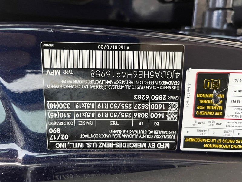 Mercedes-Benz GLE 350 Vehicle Full-screen Gallery Image 29