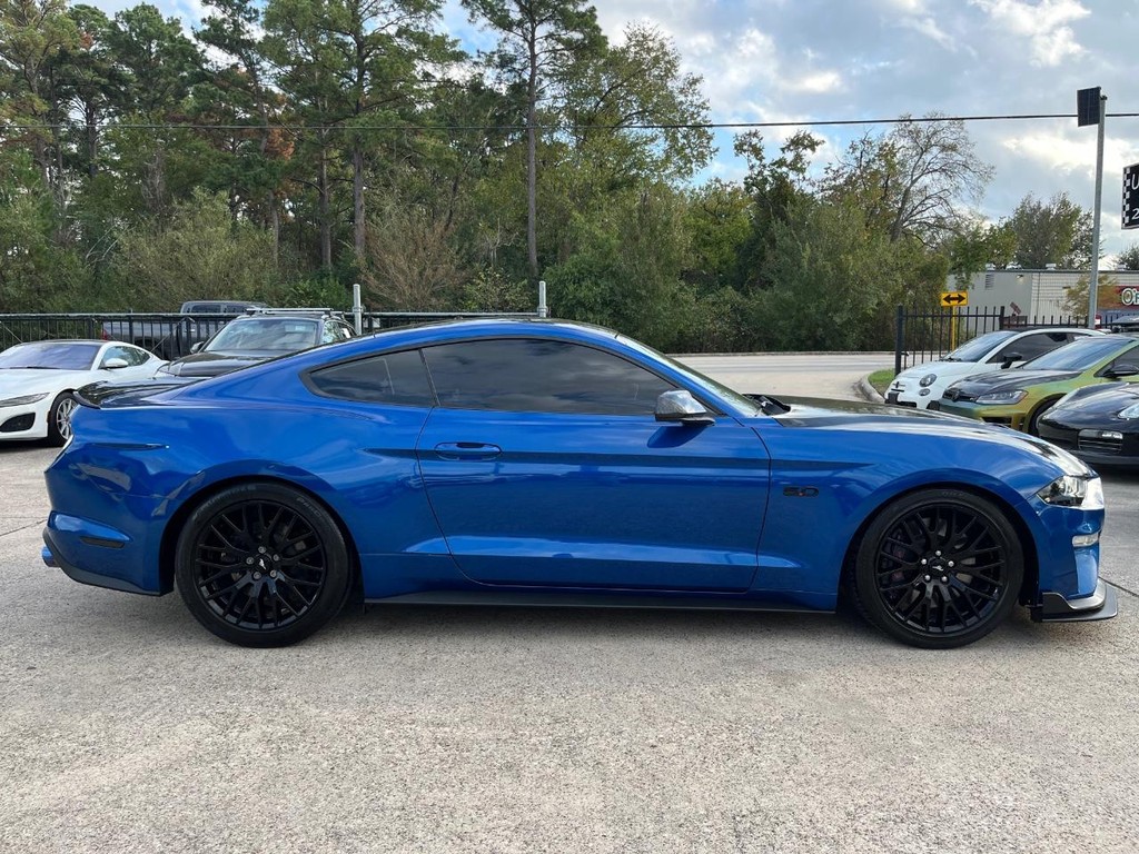 Ford Mustang Vehicle Full-screen Gallery Image 05