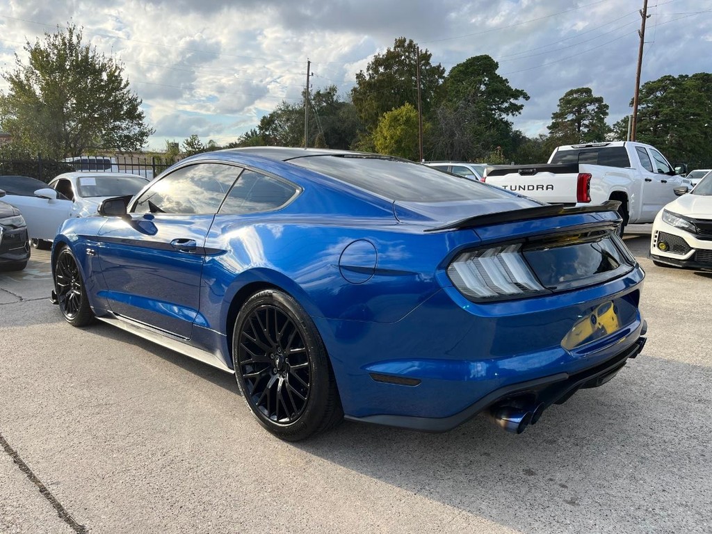 Ford Mustang Vehicle Full-screen Gallery Image 08