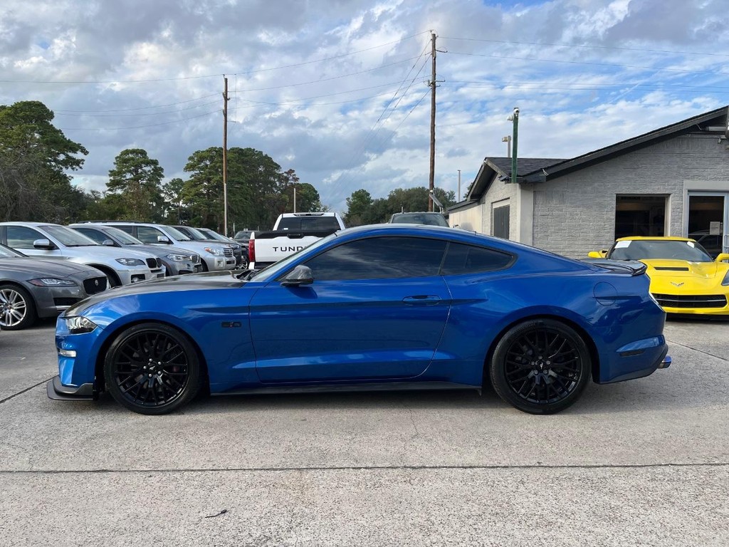 Ford Mustang Vehicle Full-screen Gallery Image 09