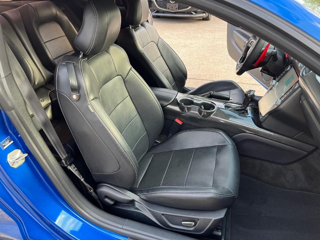 Ford Mustang Vehicle Full-screen Gallery Image 13