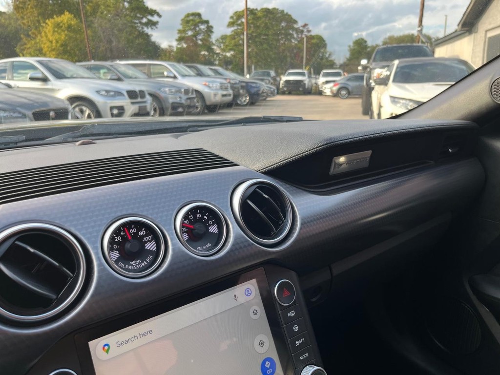 Ford Mustang Vehicle Full-screen Gallery Image 16