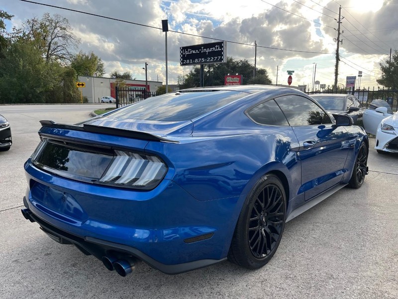 Ford Mustang Vehicle Full-screen Gallery Image 06