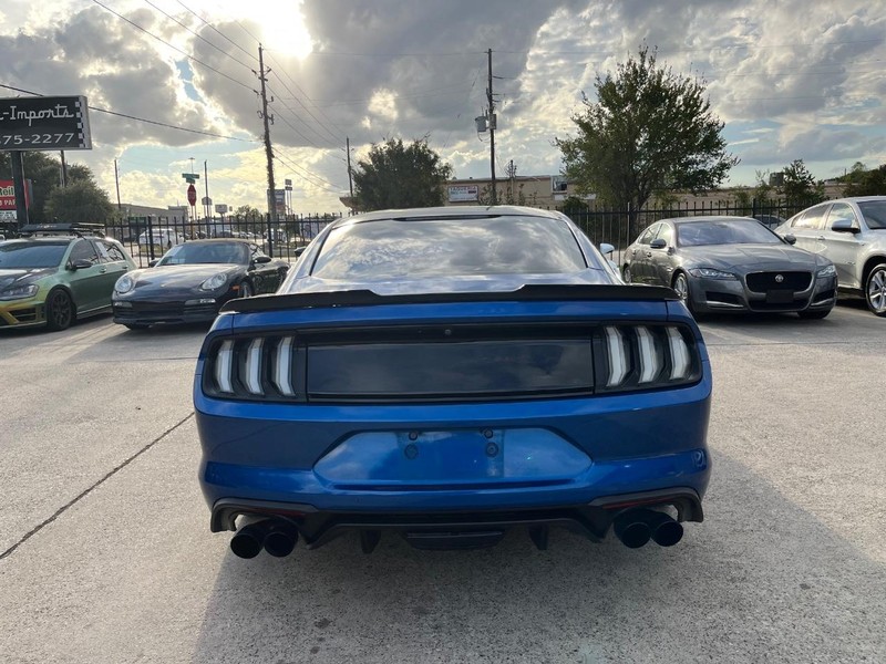 Ford Mustang Vehicle Full-screen Gallery Image 07