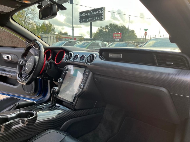 Ford Mustang Vehicle Full-screen Gallery Image 13