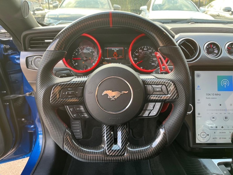 Ford Mustang Vehicle Full-screen Gallery Image 17