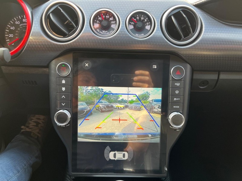 Ford Mustang Vehicle Full-screen Gallery Image 20