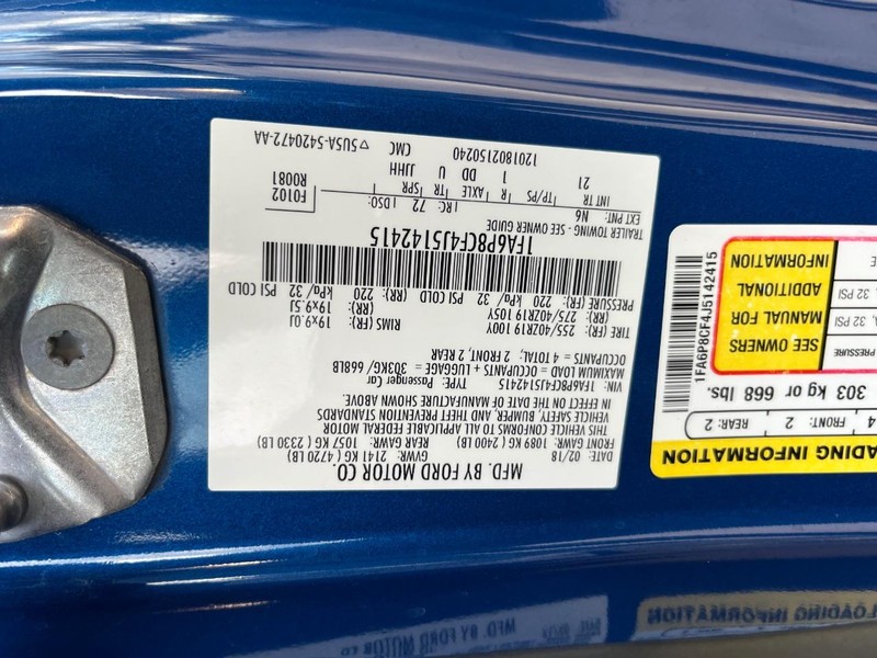 Ford Mustang Vehicle Full-screen Gallery Image 25