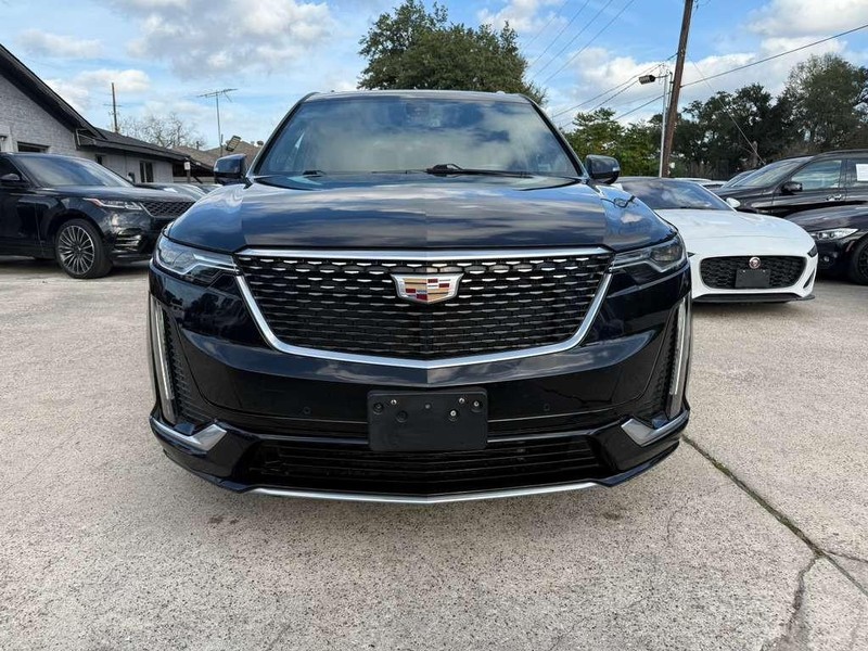 Cadillac XT6 Vehicle Full-screen Gallery Image 02