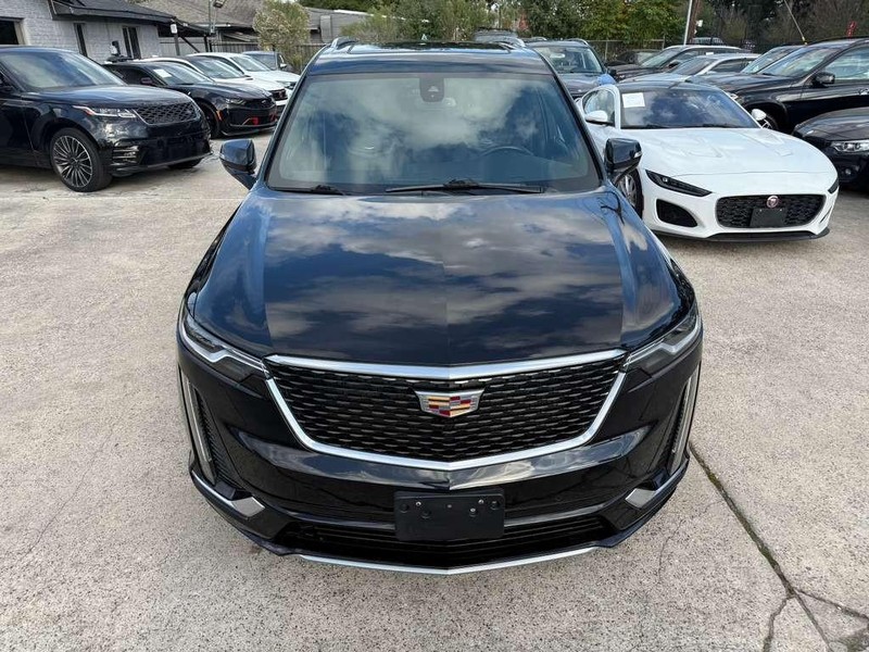 Cadillac XT6 Vehicle Full-screen Gallery Image 03