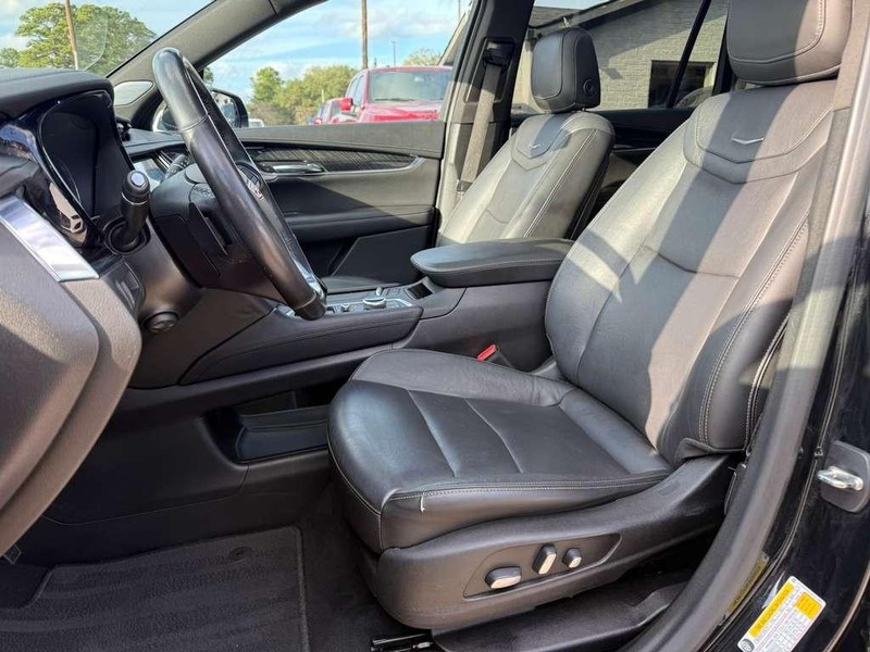 Cadillac XT6 Vehicle Full-screen Gallery Image 10